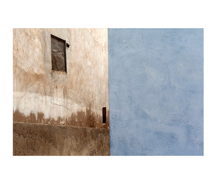 Calle entre dos colores
